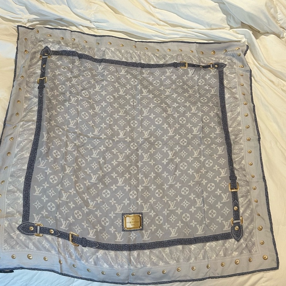 Louis Vuitton Gray and Gold Monogram Scarf